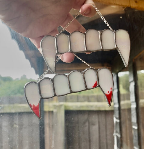 Vampire fangs